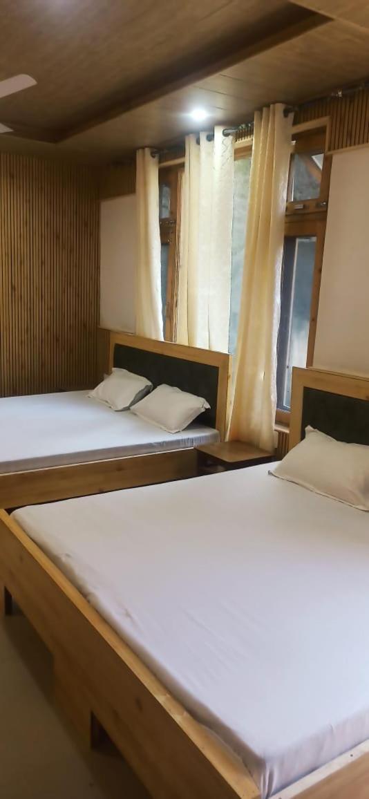 Hotel Royal Galaxy Tirthan Banjar Exterior photo